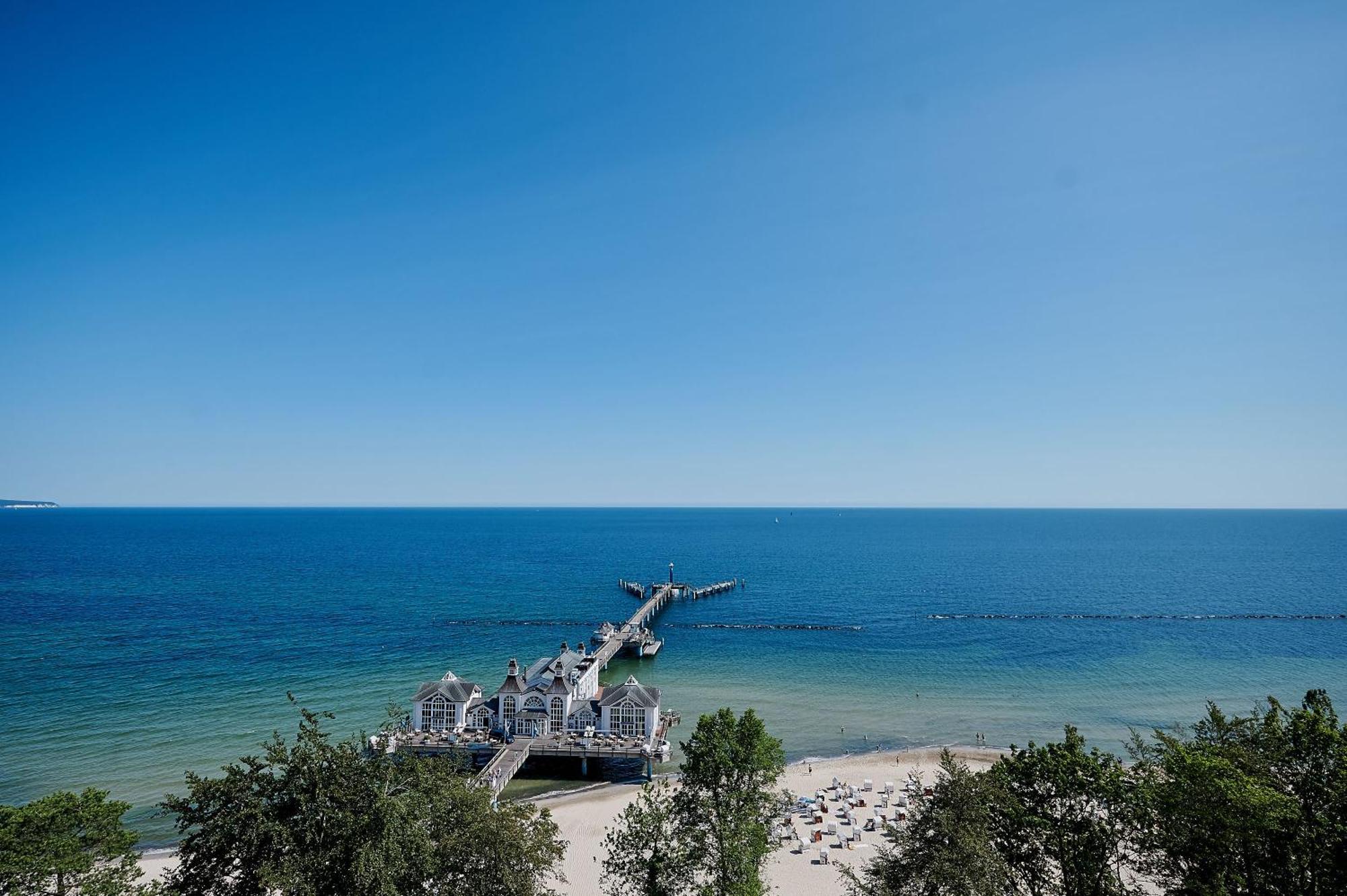 Pool Und Sauna Mit Meerblick, Direkt An Der Seebruecke - First Sellin Fewo 3 8 Exterior photo